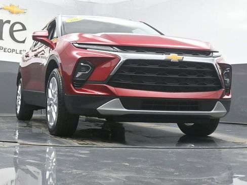 Used 2023 Chevrolet Blazer LT image 3