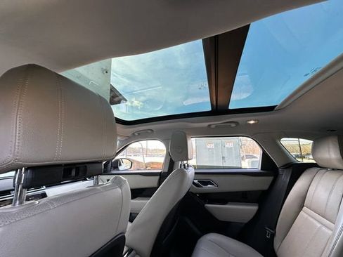 Used 2019 Land Rover Range Rover Velar S AWD/4WD image 32