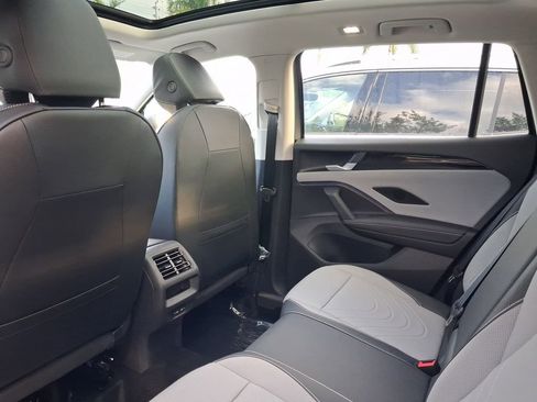 New 2026 Volkswagen Tiguan SE image 5