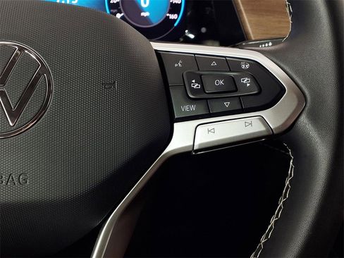 Used 2024 Volkswagen Atlas SE image 19