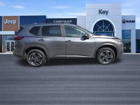 Used 2024 Nissan Rogue SV AWD/4WD image 4
