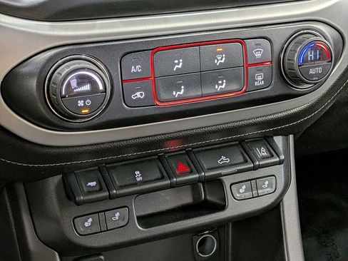 Used 2015 GMC Canyon SLT w/ Driver Alert Package image 21