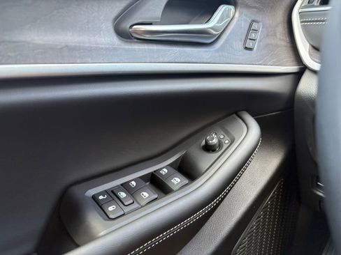 New 2025 Jeep Grand Cherokee Limited w/ Luxury Tech Group II image 15