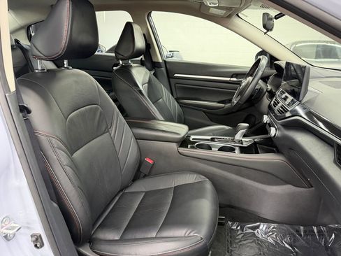 Used 2024 Nissan Altima 2.5 SR w/ SR Premium Package image 24