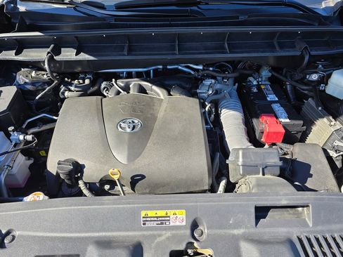 Used 2021 Toyota Highlander XLE image 12