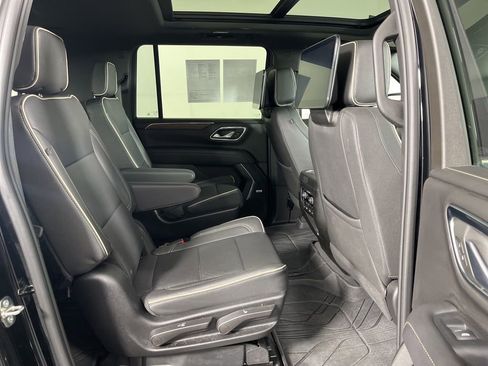 Used 2023 Chevrolet Suburban Premier w/ Advanced Technology Package AWD/4WD image 10