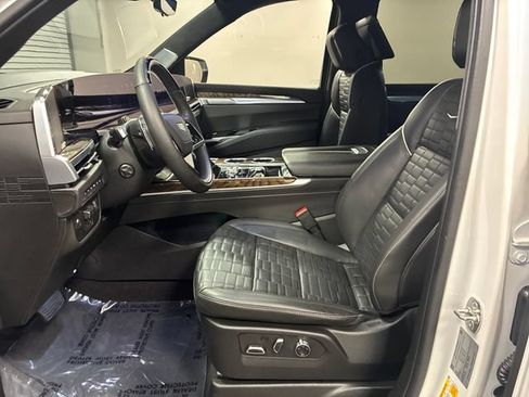 Certified 2025 Cadillac Escalade Sport Platinum AWD/4WD image 9