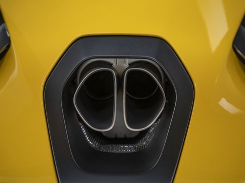 Used 2019 McLaren Senna RWD image 25