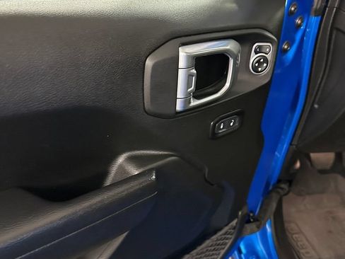 Used 2024 Jeep Wrangler Unlimited w/ Convenience Group AWD/4WD image 9