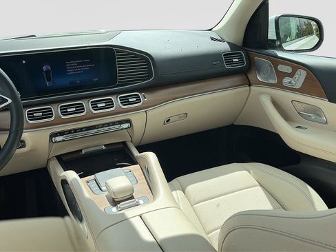 Used 2024 Mercedes-Benz GLS 450 4MATIC image 18