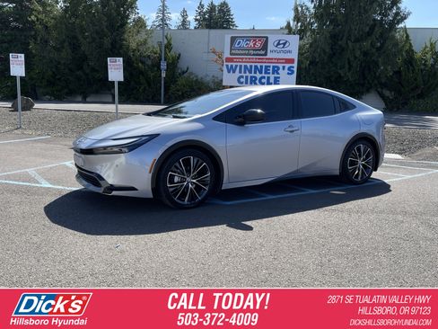 Used 2024 Toyota Prius XLE FWD image 1