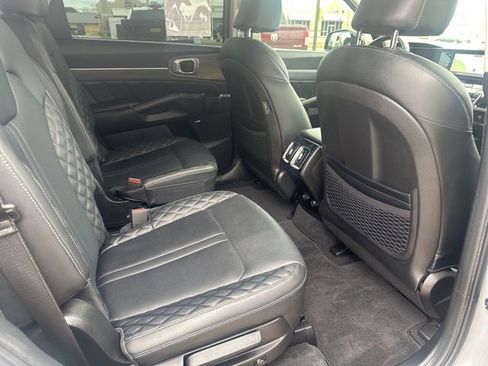 Used 2022 Kia Sorento SX Prestige image 11
