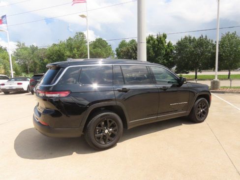Used 2025 Jeep Grand Cherokee L Limited RWD image 9