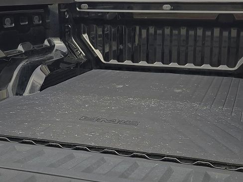 Used 2024 GMC Canyon AT4 w/ AT4 Premium Package image 9