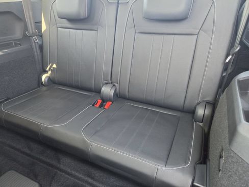 Used 2023 Volkswagen Tiguan SE w/ Panoramic Sunroof Package FWD image 26
