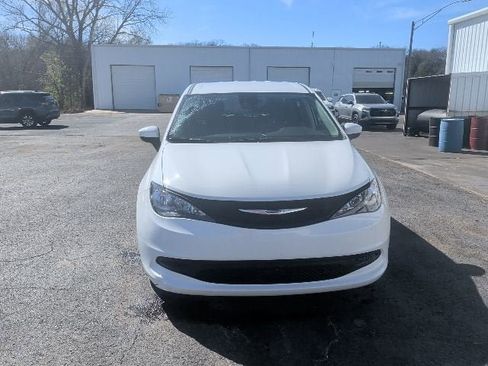 Used 2023 Chrysler Voyager LX FWD image 8