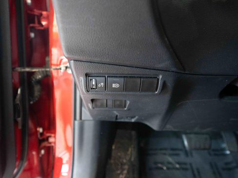 Used 2024 Toyota Corolla Cross XLE FWD image 11