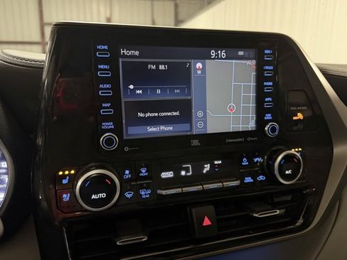 Used 2021 Toyota Highlander Limited image 17