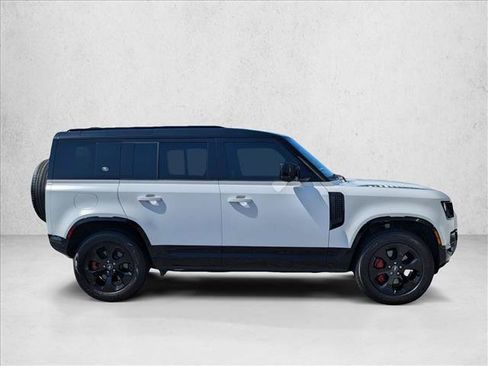 Certified 2024 Land Rover Defender 110 X-Dynamic SE AWD/4WD image 4
