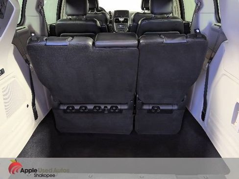 Used 2012 Chrysler Town & Country Limited w/ Luxury Group FWD image 9
