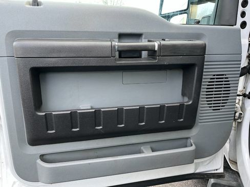 Used 2016 Ford F550 4x4 Regular Cab Super Duty image 9