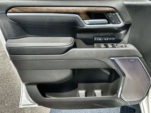 Certified 2025 Chevrolet Silverado 1500 High Country AWD/4WD image 23