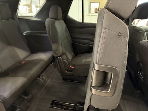 Used 2023 Chevrolet Traverse LT AWD/4WD image 32