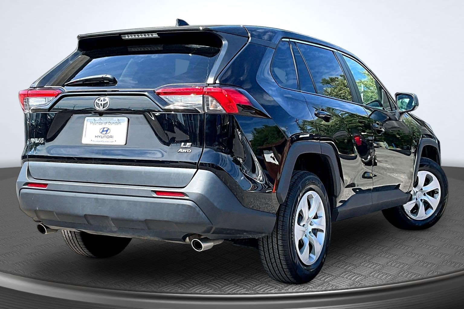 Used 2023 Toyota RAV4 LE AWD/4WD image 5