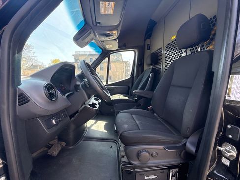Used 2020 Mercedes-Benz Sprinter 2500 image 16