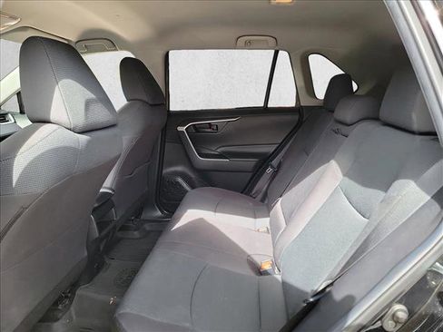 Used 2021 Toyota RAV4 LE FWD image 14