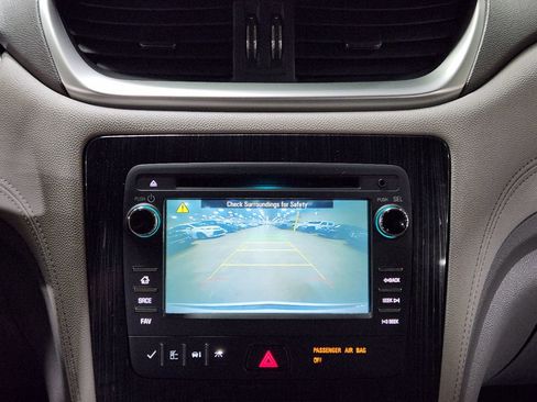 Used 2017 Chevrolet Traverse LT FWD image 37