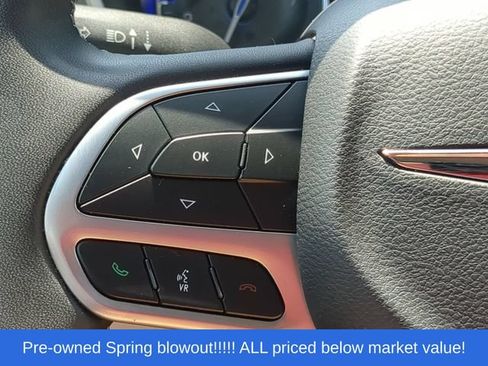 Used 2023 Chrysler Pacifica Touring-L FWD image 25