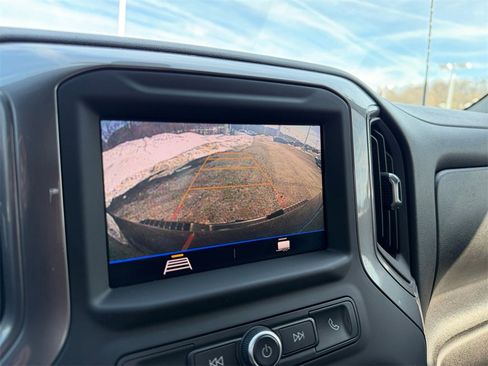 Used 2021 Chevrolet Silverado 2500 Custom w/ Custom Value Package image 18