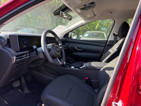 Certified 2025 Hyundai Tucson SE AWD/4WD image 5