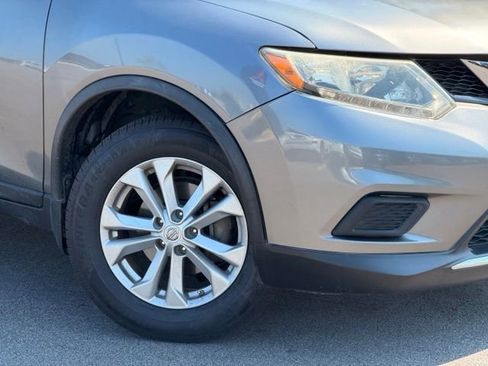 Used 2015 Nissan Rogue SV FWD image 2