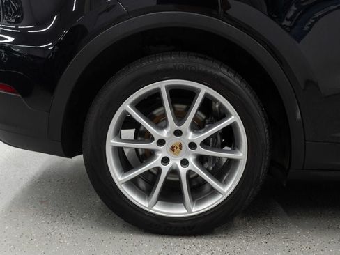 Used 2023 Porsche Cayenne AWD/4WD image 35