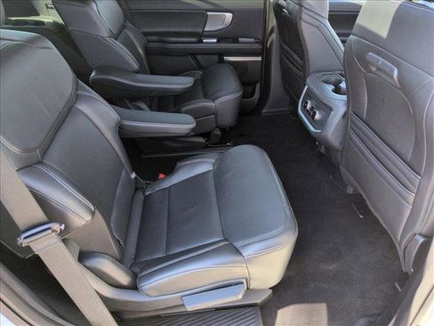 Used 2025 Ford Expedition Platinum image 23