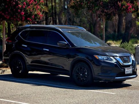 Used 2020 Nissan Rogue SV image 5