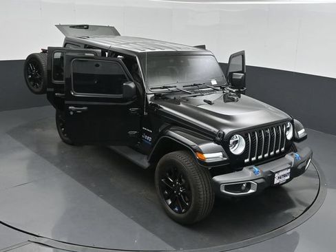 Used 2022 Jeep Wrangler Unlimited Sahara w/ Cold Weather Group AWD/4WD image 50
