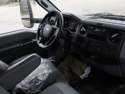 Used 2022 Ford F750 2WD Regular Cab Super Duty image 11