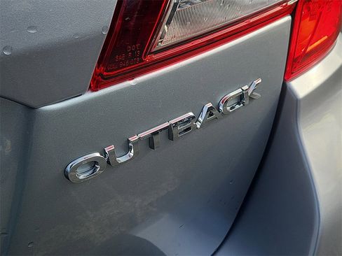 Used 2019 Subaru Outback 2.5i Limited image 11