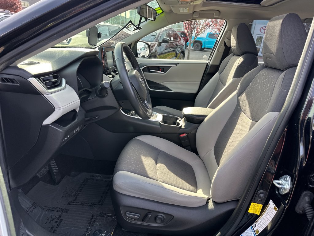 Used 2021 Toyota RAV4 XLE w/ Convenience Package AWD/4WD image 12