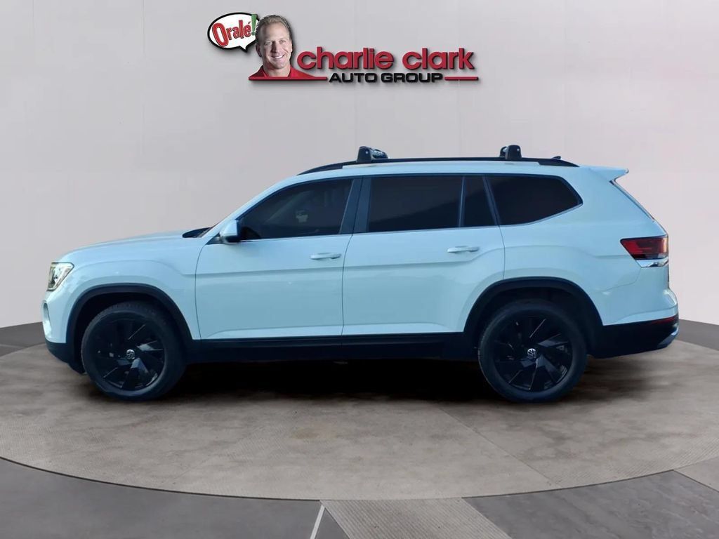 Used 2024 Volkswagen Atlas SE FWD image 2