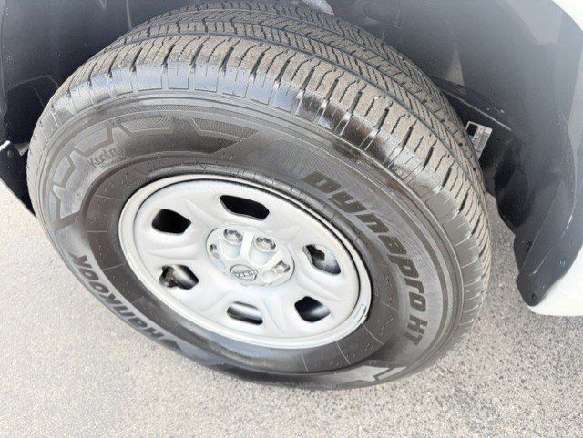 Used 2024 Nissan Frontier S w/ S Utility Package RWD image 9