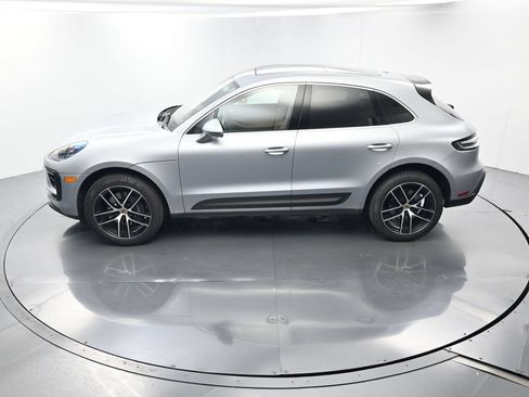 Certified 2025 Porsche Macan AWD/4WD image 35