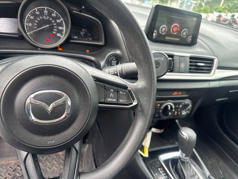 Used 2018 MAZDA MAZDA3 Sport FWD image 16