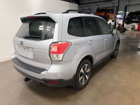 Used 2018 Subaru Forester 2.5i Premium w/ All-Weather Package AWD/4WD image 9