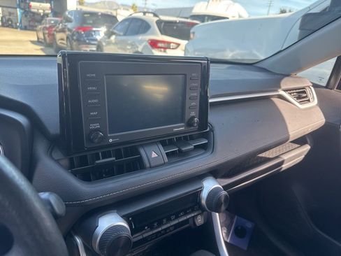 Used 2021 Toyota RAV4 LE image 12