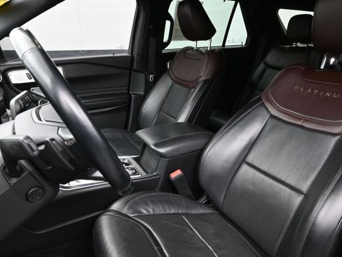 Used 2020 Ford Explorer Platinum w/ Premium Technology Package image 11