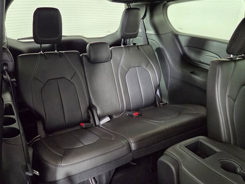 New 2026 Chrysler Pacifica Select image 33
